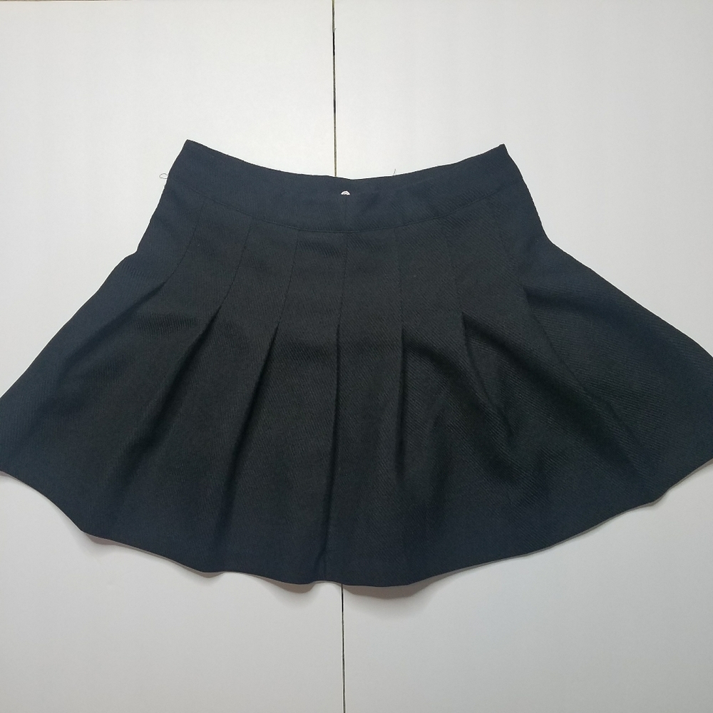 Divided by H&M pleated black skirt.